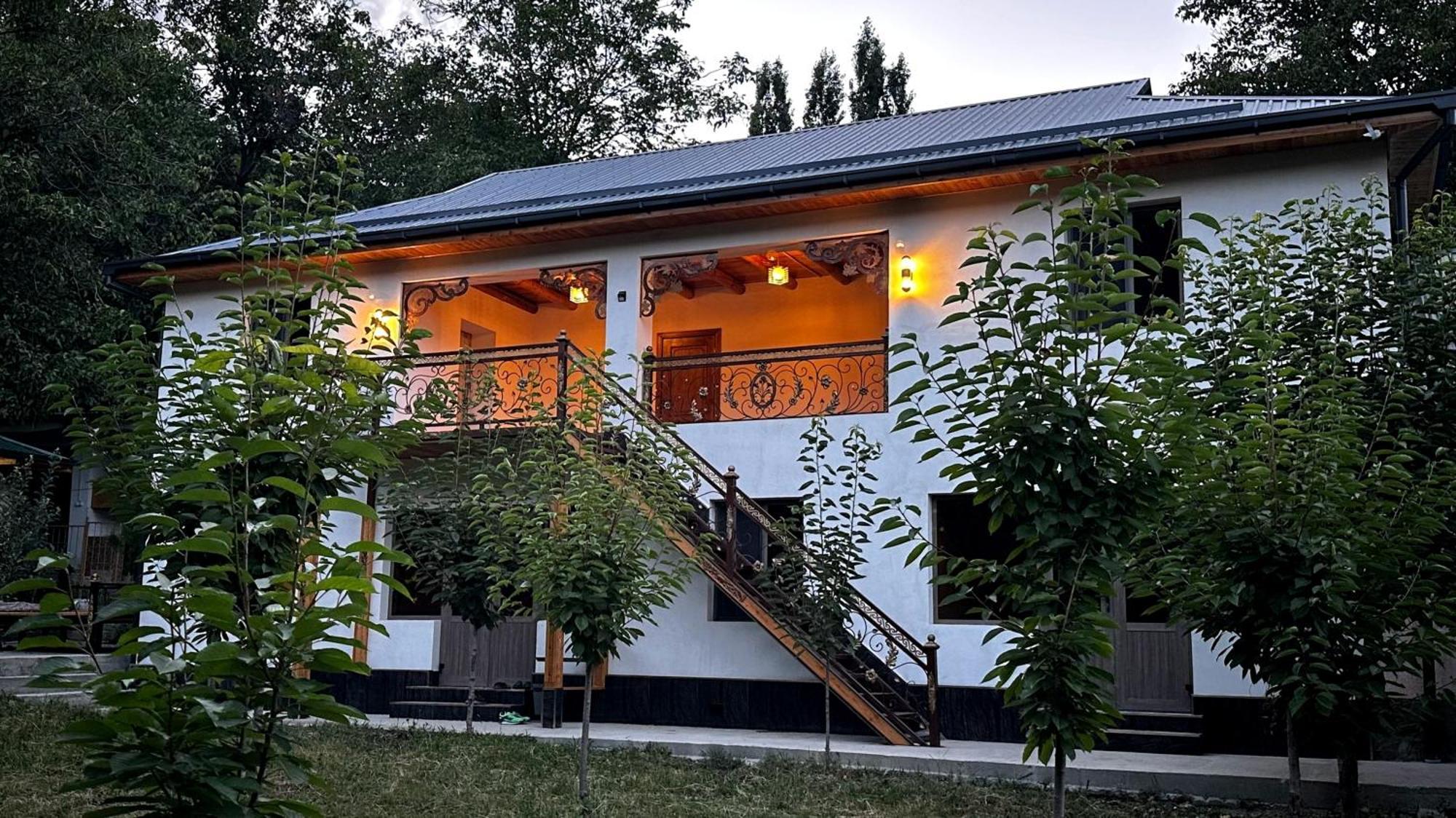 Hayat Guesthouse Nuratau Mountain Yukary-Ukhum Exterior photo